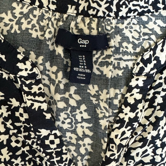 Gap women’s blouse size small - Picture 8 of 8